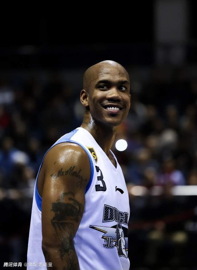 一女被两男吃奶玩乳尖小说